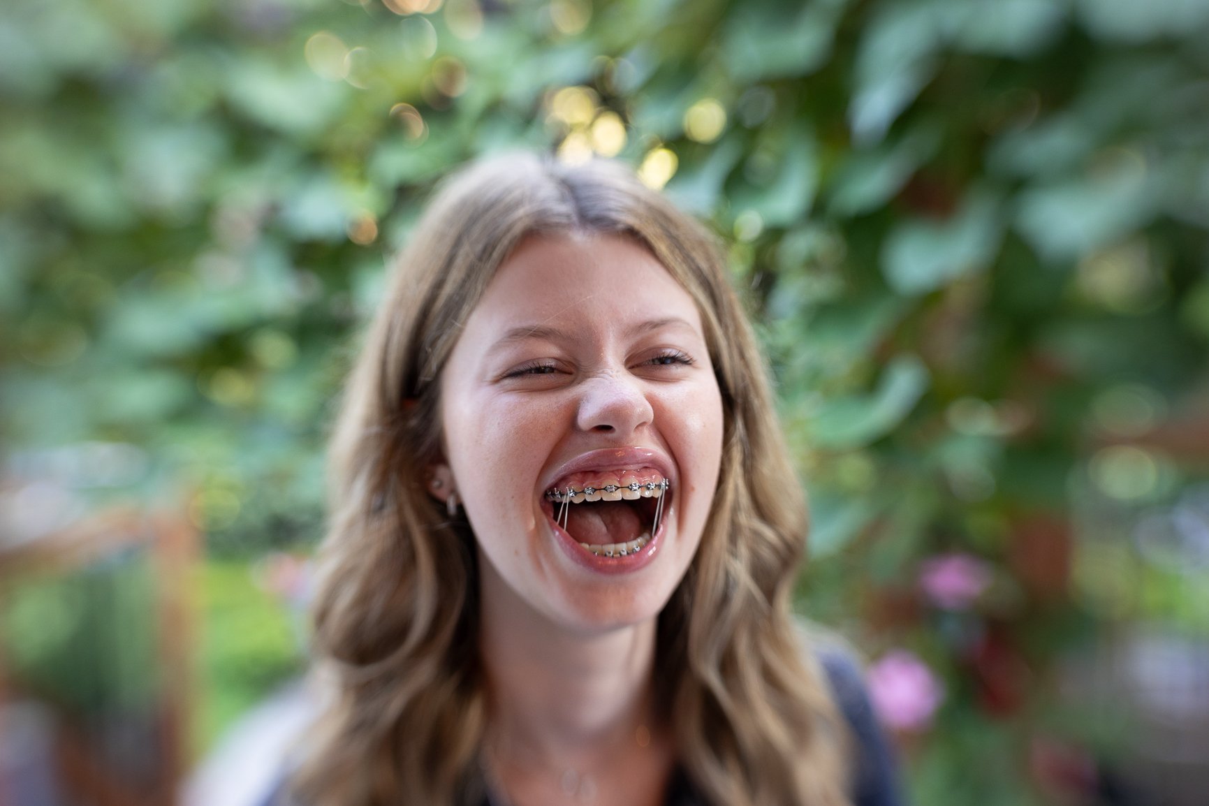 CREDIT Julian Haber-20230829-AA8A3129-20230829 Teenage girl laughing (shot with a Lensbaby Sweet 50 lens)