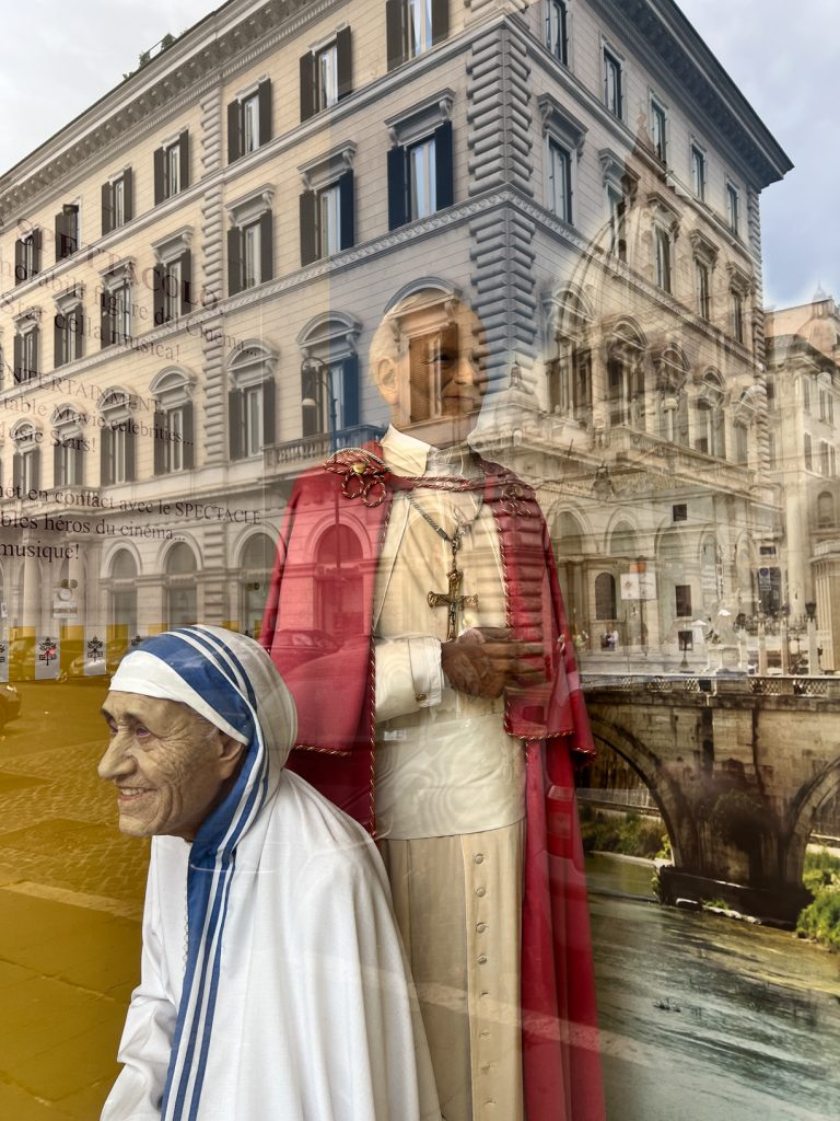 CREDIT Julian Haber-IMG_1836-20240623 Wax museum Pope JPII and Mother Teresa through a window
