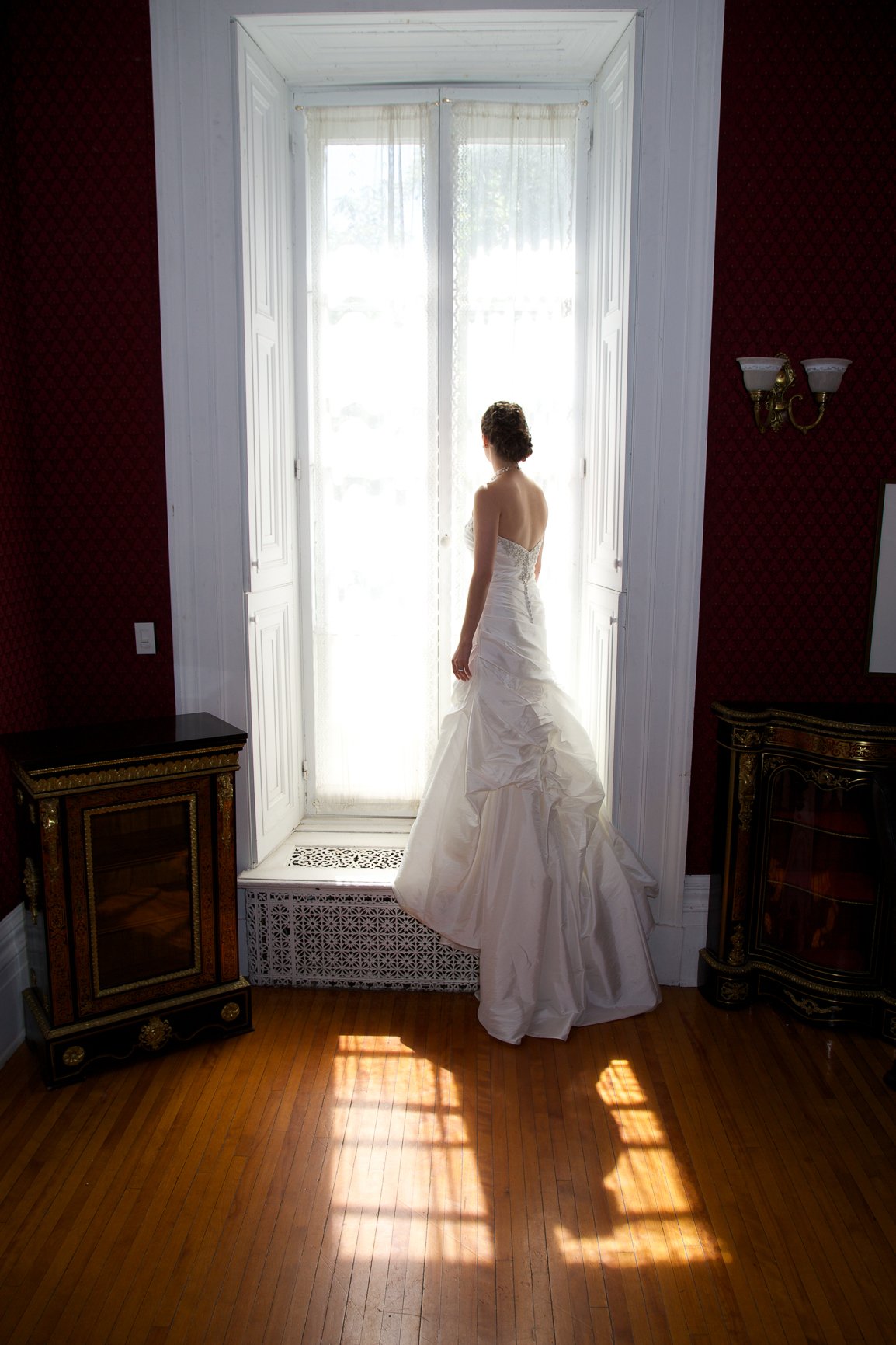 CREDIT Julian Haber-JULIE-MICHEL098-20130824 Bride at window