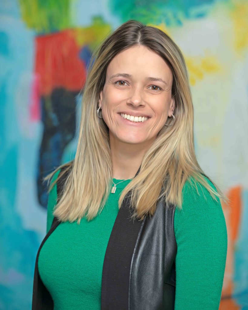 CREDIT Julian Haber- Portrait Styles20200123-LILIANE-a0E7A1803 Smiling woman with colourful backdrop
