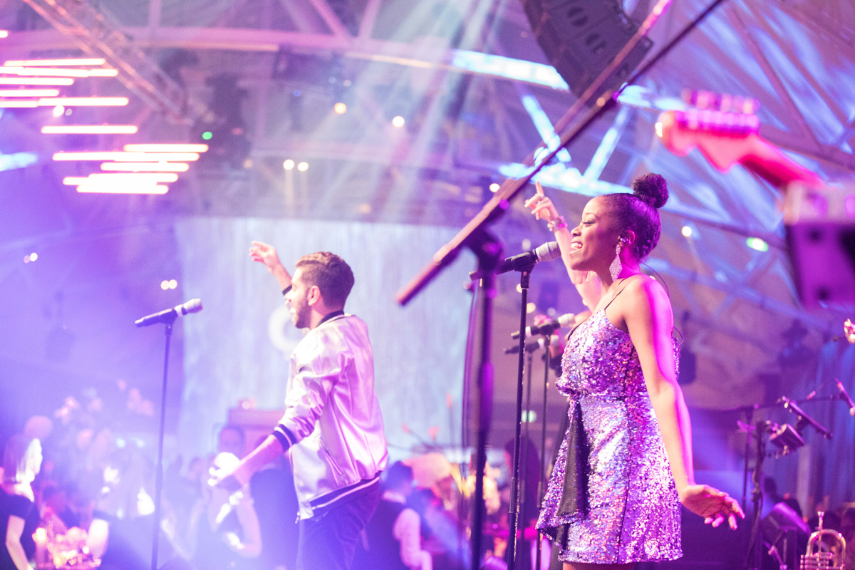corporate-event-live-singer-performance2-montreal High-energy live musical entertainment at a Montreal corporate gala by Julian Haber.