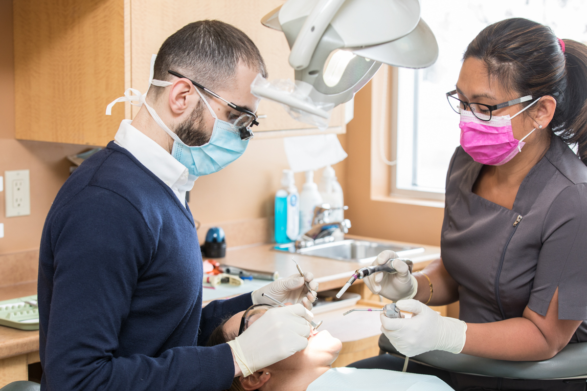 julian-haber-photography-employer-branding-montreal-18 Montreal dental office showcasing professionals in action by Julian Haber